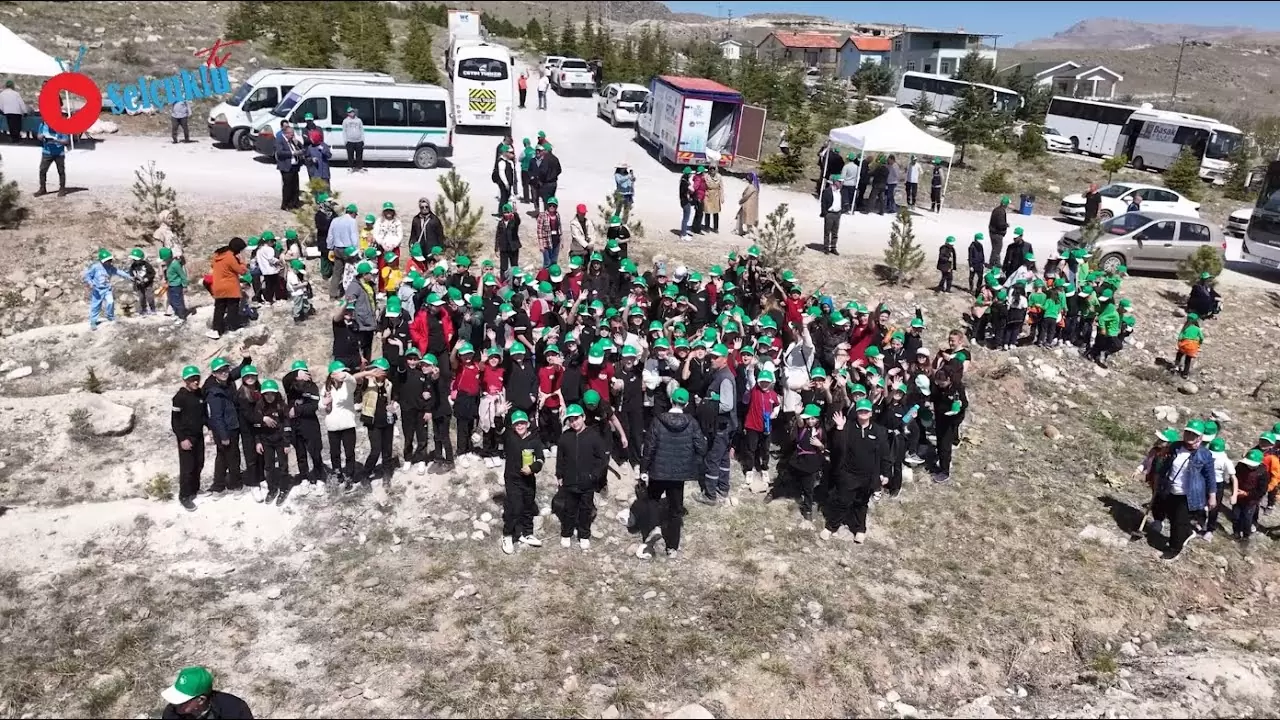 Çevre Gönüllüleri Ormanı için Fidanlar Toprakla Buluştu